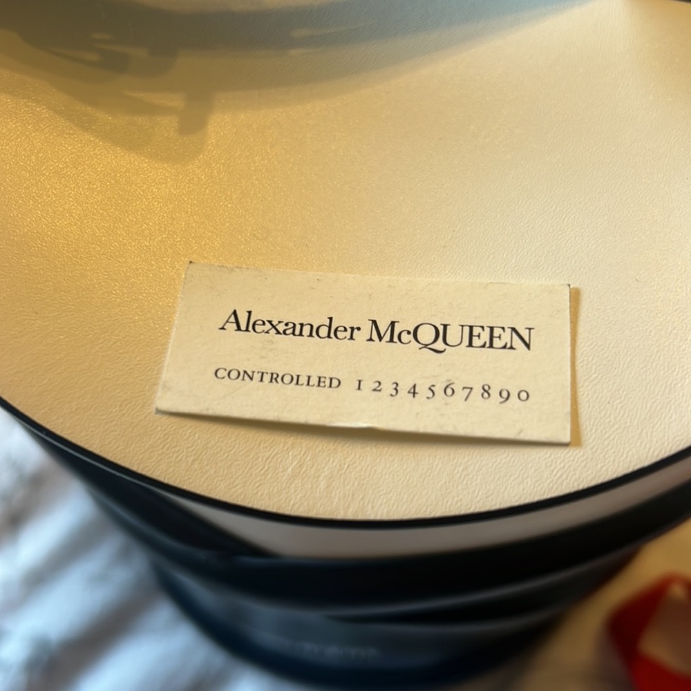 Alexander McQueen Curve Crossbody Bucket Bag | Green Black Leather | NWT - Picture 11 of 14